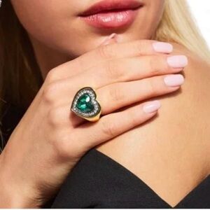 KURT GEIGER LONDON HALO HEART 
CRYSTAL COCKTAIL RING SIZE 8  
GREEN EMERALD GOLD